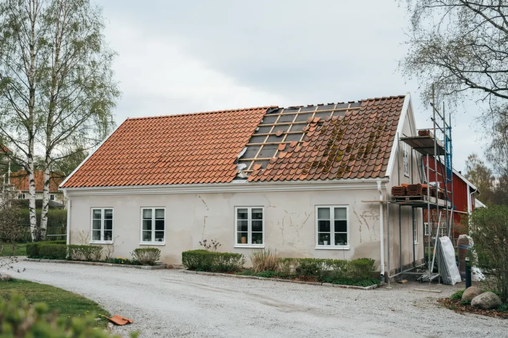 takl ggning och takrenovering s v ljer du r tt l sning f r ett tryggt h llbart och snyggt tak